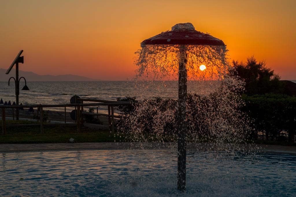 Zorbas Village And Aquapark Херсонисос Екстериор снимка